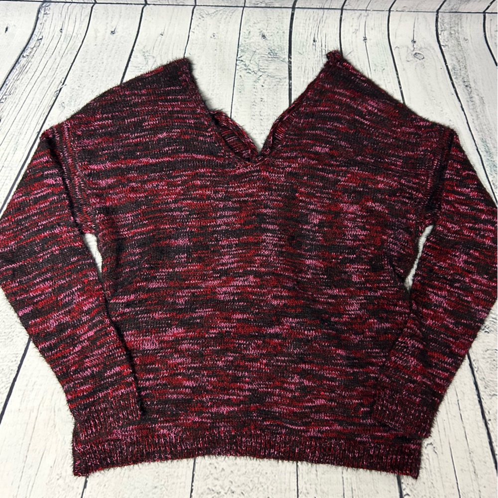 Maurice’s size medium neck sweater with fun knot twist